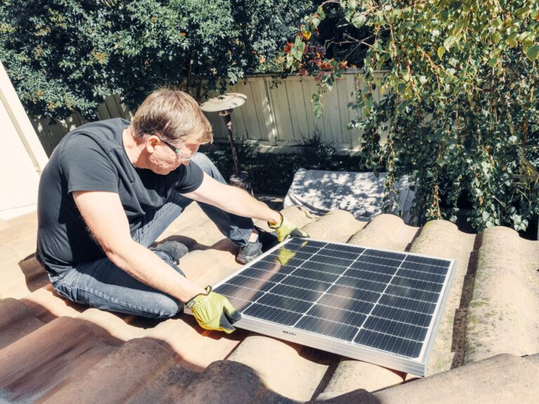 A Comprehensive Guide to Installing Solar Panels