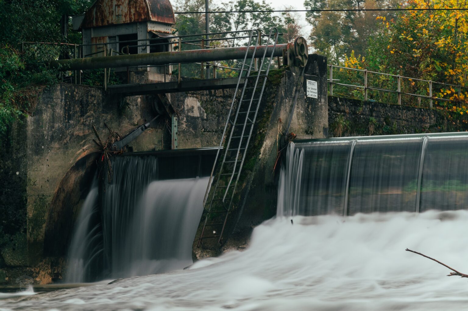 Is Hydro Energy Renewable? An Environmental Science Overview - Featured Image